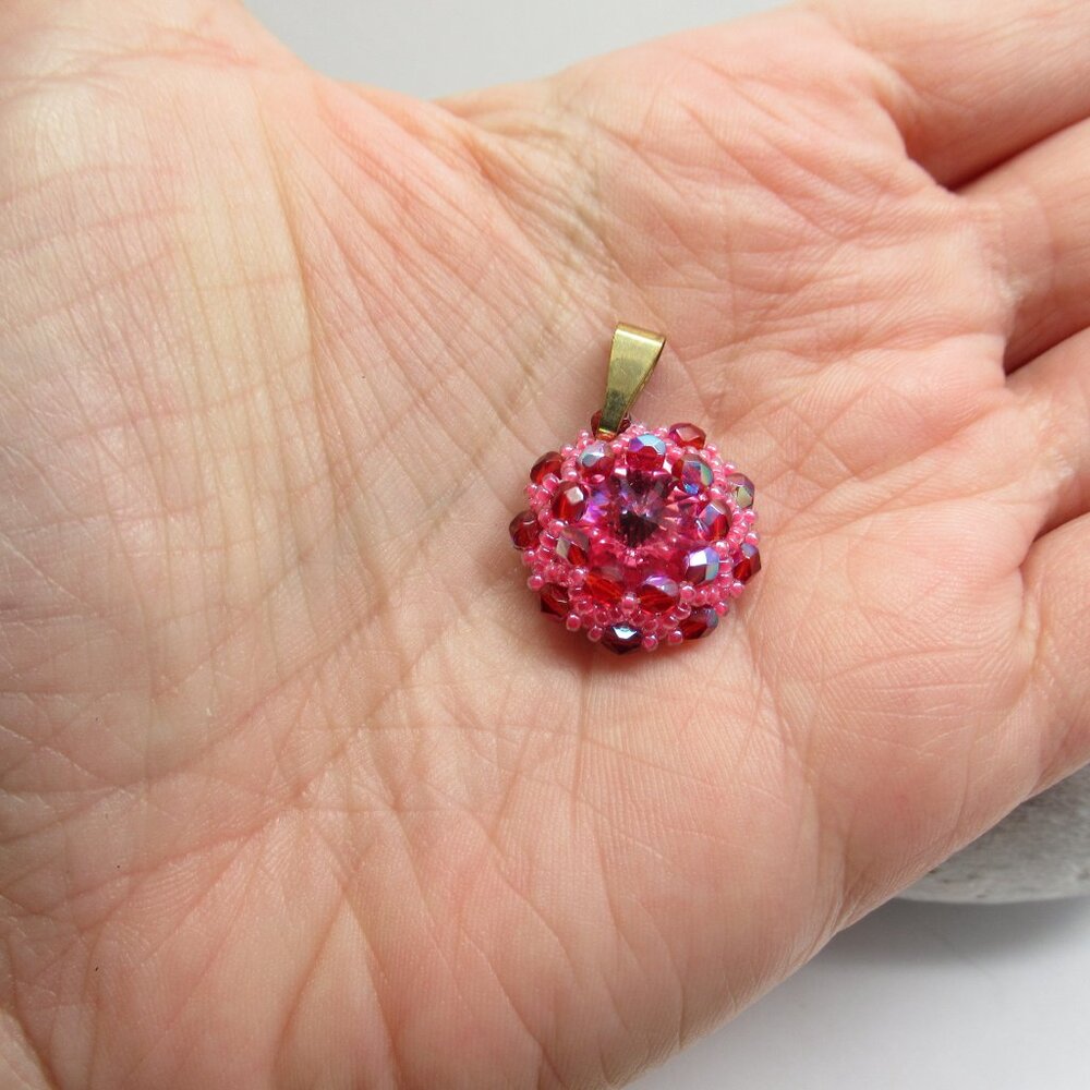 Handmade Rivoli Pendant - Picture 5 of 10